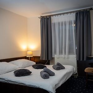 Pokój z łóżkiem king-size